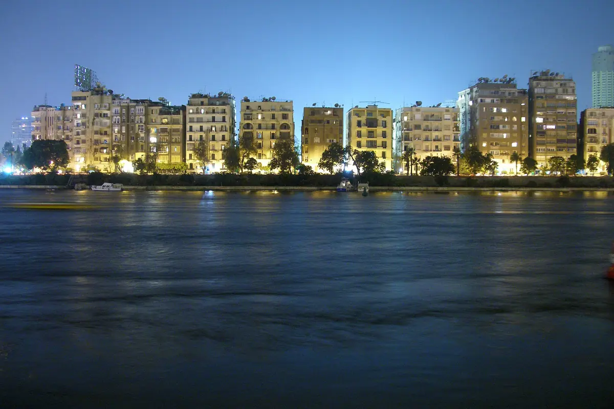 Der Nil in Kairo bei Nacht