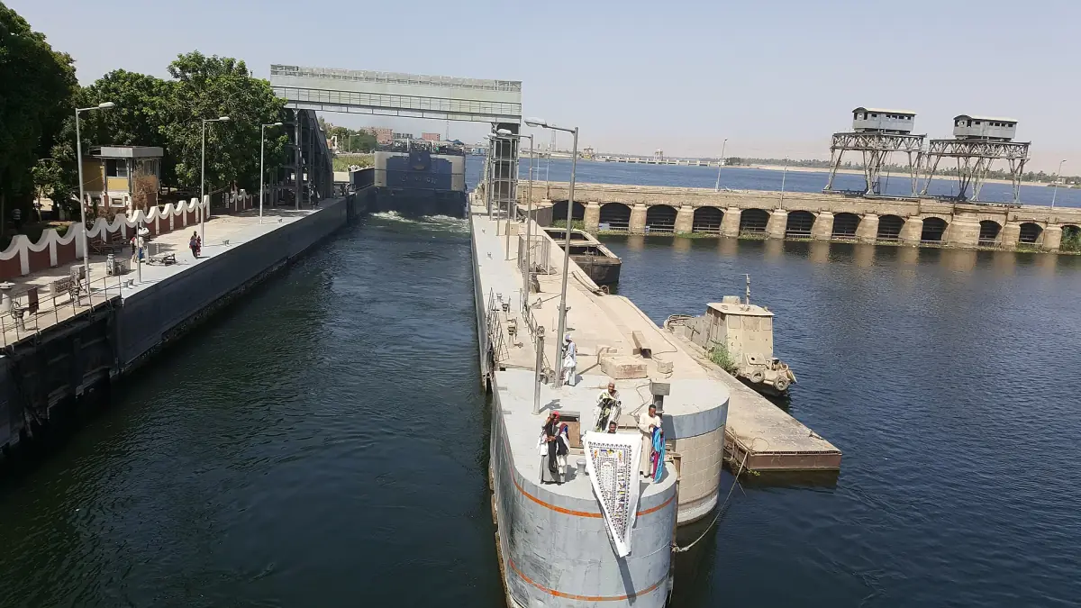 The Esna lock