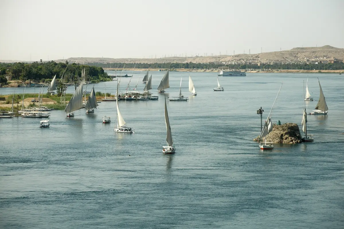 Feluken unter Segeln in Assuan