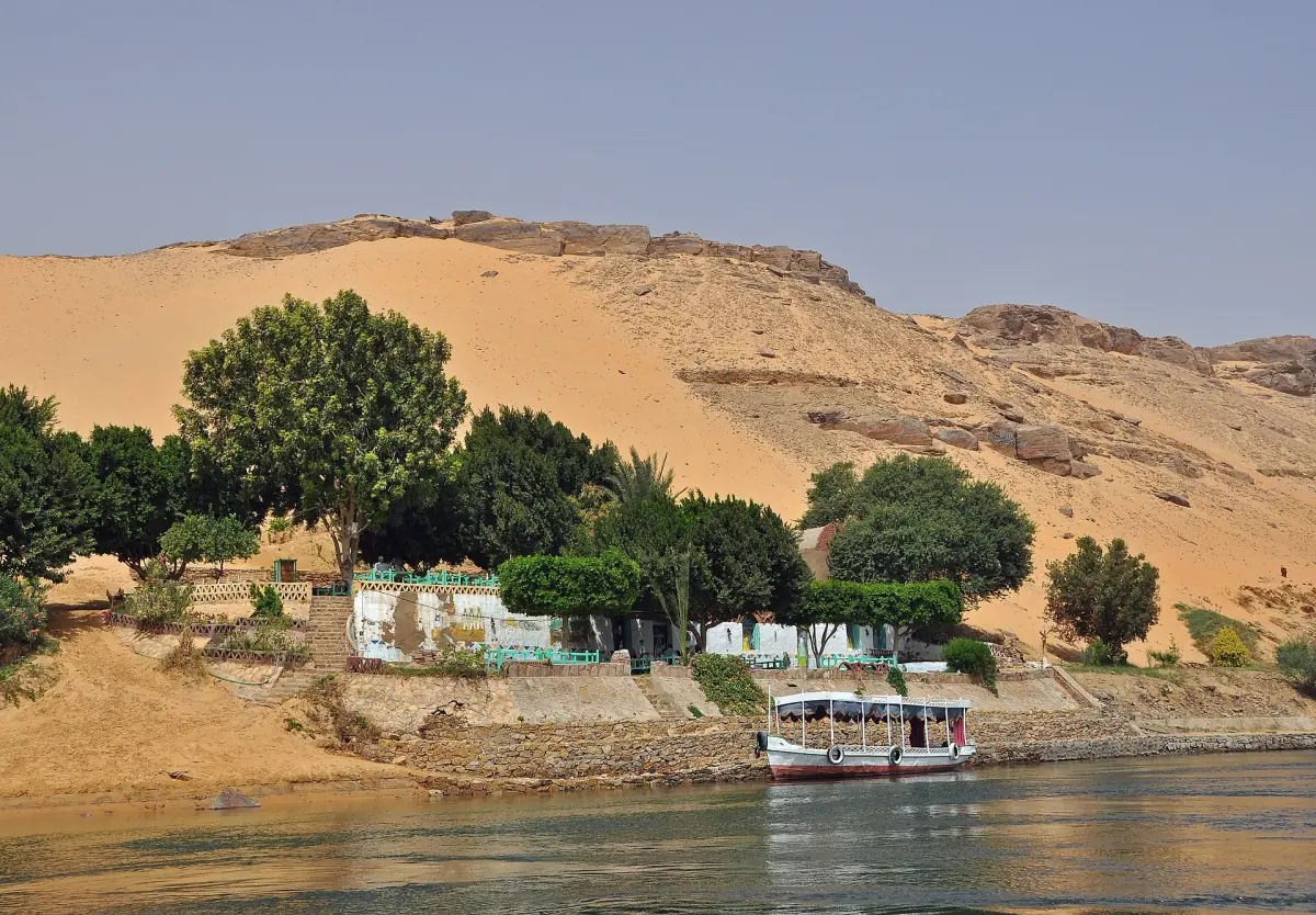 The dunes of the west bank at Aswan